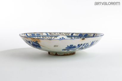 IRAN Safavid, 17th century
Siliceous ceramic...