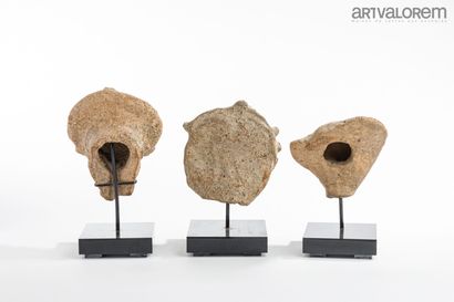 GHANA.
Three small Akan terracotta heads...
