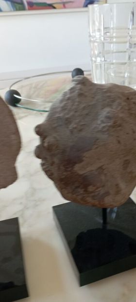 GHANA.
Three small Akan terracotta heads...