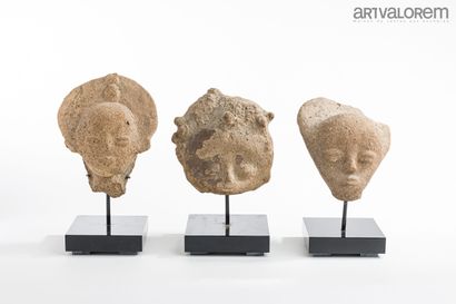 GHANA.
Three small Akan terracotta heads...