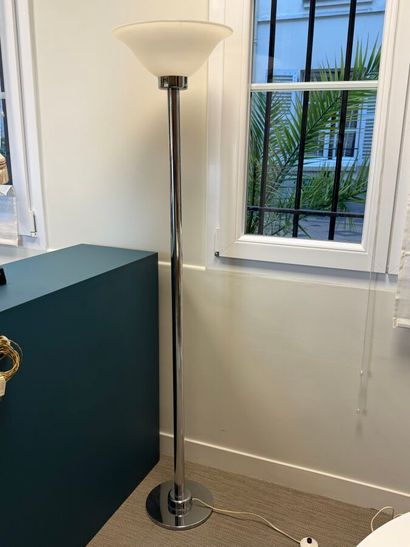 Floor lamp in chromed metal and opaline glass...