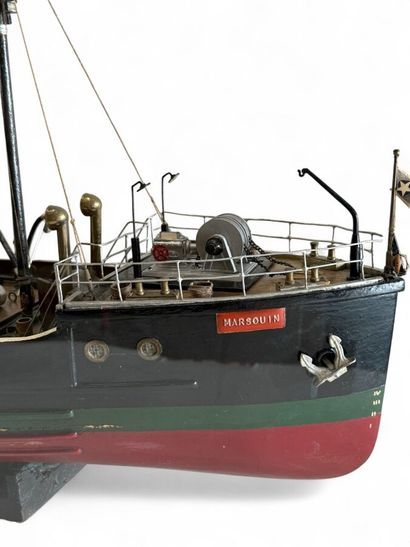 Steam trawler 