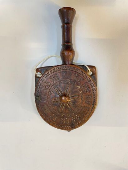 BERBER (Morocco)
Superb wooden powder flask...