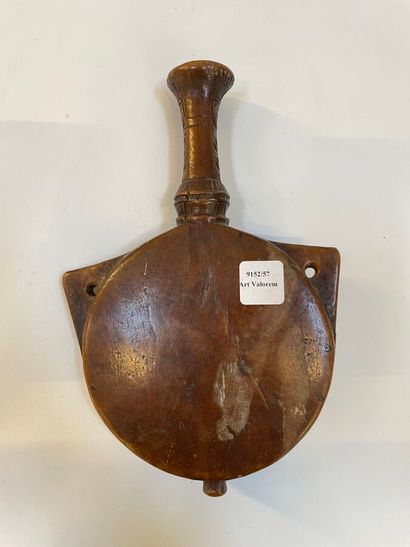 BERBER (Morocco)
Superb wooden powder flask...