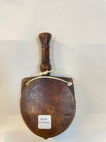 BERBER (Morocco)
Superb wooden powder flask...