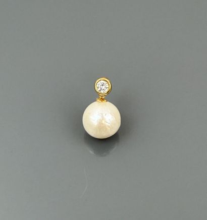 Pendentif en or jaune 750°/°° ornée d'une...