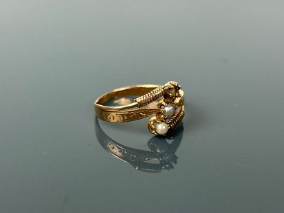 Bague en or jaune 750°/°° ornée d'une perle...