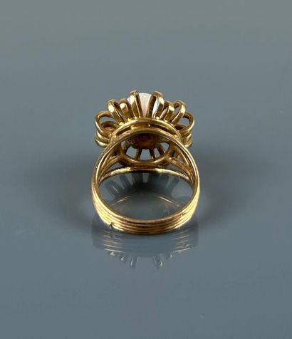 Ring in yellow gold 750°/°° with flower design...