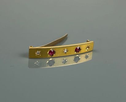 Barette in yellow gold 750°/°° set with two...