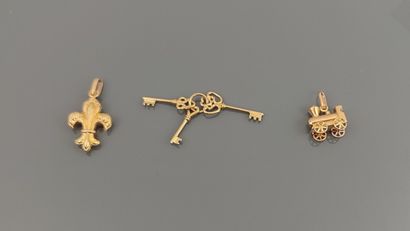 Three 750°/°° yellow gold charms in the form...