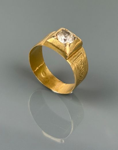 Chevalière in yellow gold 750°/°° set with...