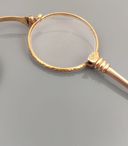 Pair of copper lorgnon
H. 10.5 cm.