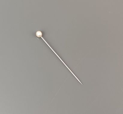 Tie pin in 750°/°° white gold and pearls.
Length:...