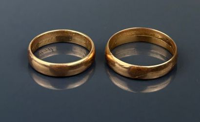 Three wedding bands in yellow and pink gold...