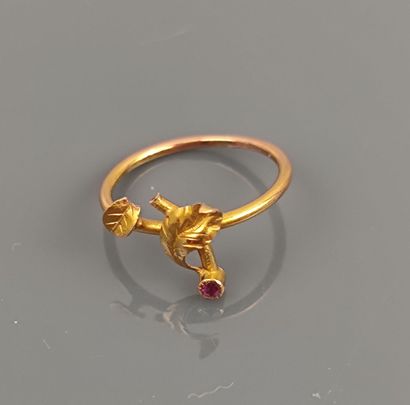 Ring in yellow gold 750°/°° set with a leaf...