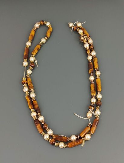 Partie de collier composé de perles oblongues...