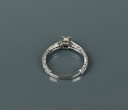 Ring in 750°/°° white gold set with a brilliant-cut...