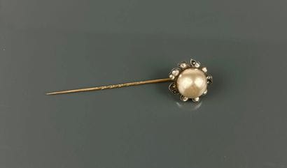 Tie pin in yellow gold 750°/°° and silver...