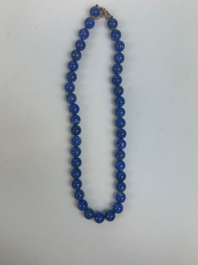 Collier choker de perles de lapis-lazuli...