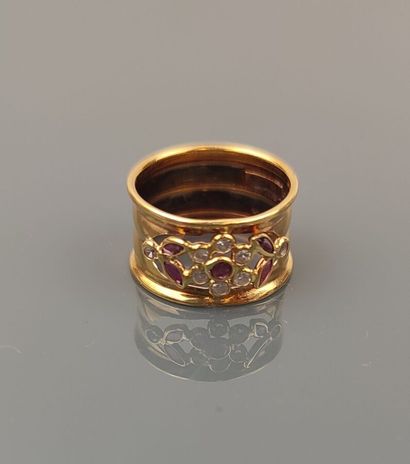 Band ring in yellow gold 750°/°° with openwork...