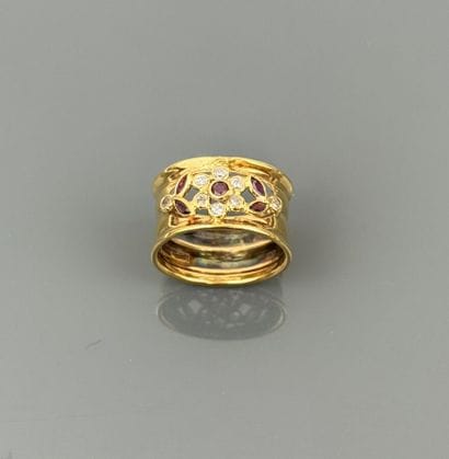 Band ring in yellow gold 750°/°° with openwork...