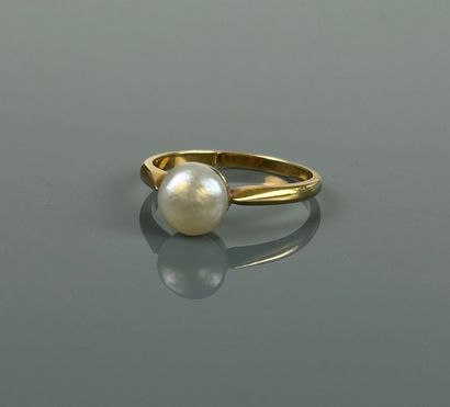 Ring in yellow gold 750°/°° set with a baroque...