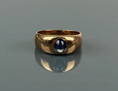 Chevalière in yellow gold 750°/°° centered...