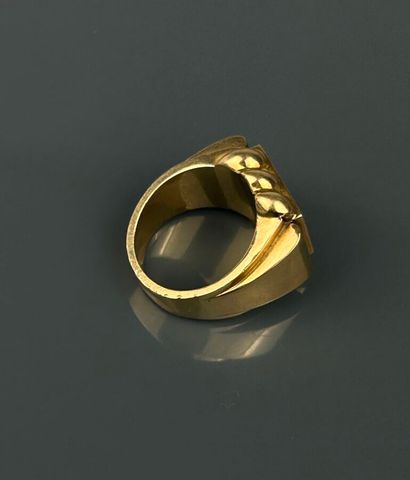 Chevalière with gadroons in yellow gold 750°/°°...