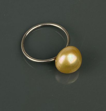 Ring in 950°/°° platinum set with a half...