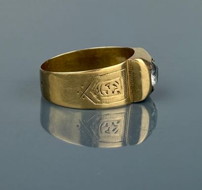 Chevalière in yellow gold 750°/°° set with...