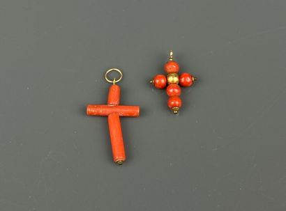 Two cross pendants in yellow gold 750°/°°...