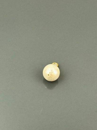 Pendentif en or jaune 750°/°° ornée d'une...