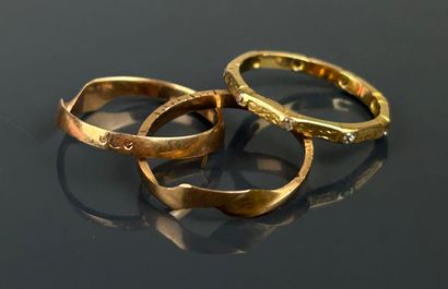 Two wedding bands in yellow gold 750°/°°,...