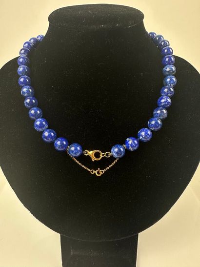 Collier choker de perles de lapis-lazuli...