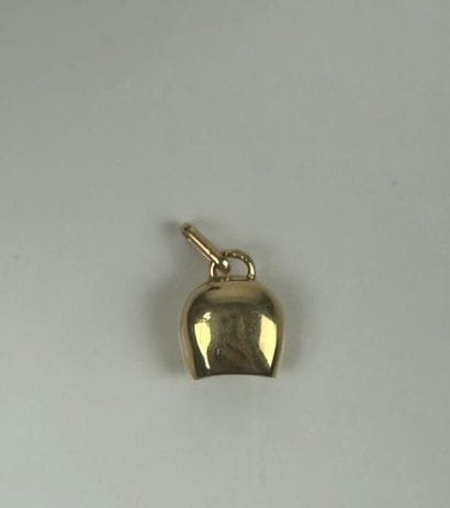 Bell-shaped charm in yellow gold 750°/°°.
Length:...