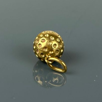 Golf ball pendant in yellow gold 750°/°°.
Weight:...