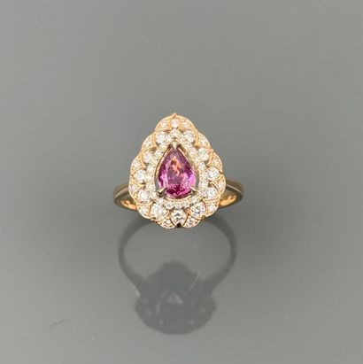 Mandorla-shaped ring in 750°/°° pink gold,...