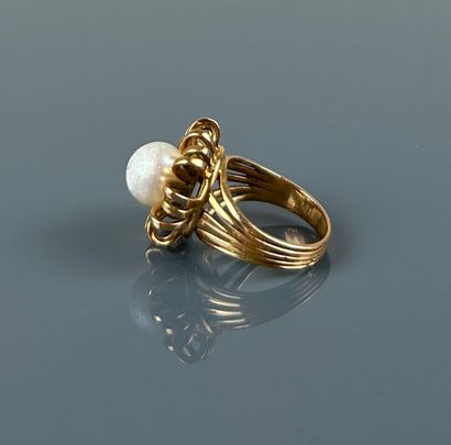 Ring in yellow gold 750°/°° with flower design...