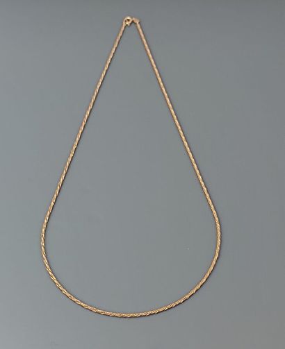 Chain in yellow gold 375 °/°°, twisted link,...