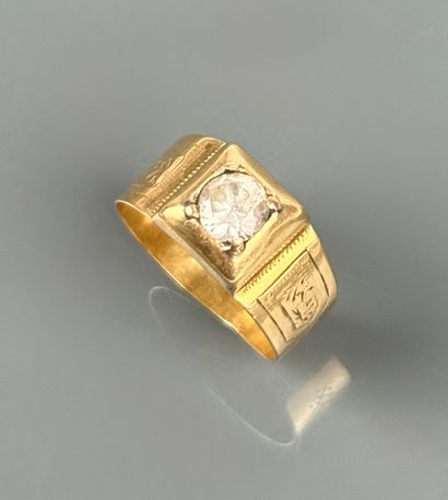 Chevalière in yellow gold 750°/°° set with...