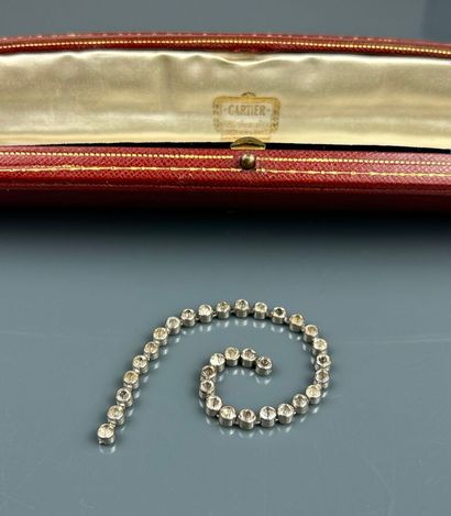Partie de bracelet en métal argenté orné...