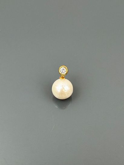 Pendentif en or jaune 750°/°° ornée d'une...
