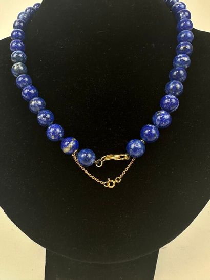 Collier choker de perles de lapis-lazuli...