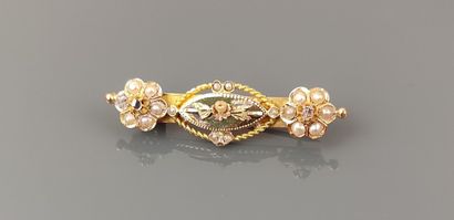 Barrette brooch in yellow gold 750°/°° decorated...