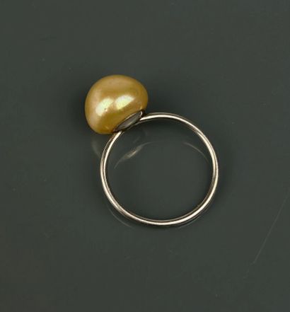 Ring in 950°/°° platinum set with a half...