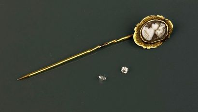 Tie pin in yellow gold 750°/°° set with a...