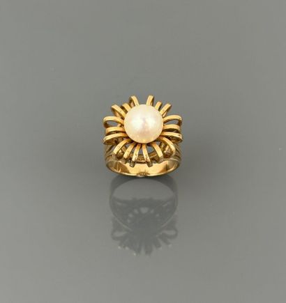 Ring in yellow gold 750°/°° with flower design...