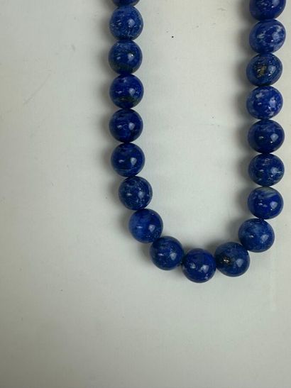 Collier choker de perles de lapis-lazuli...
