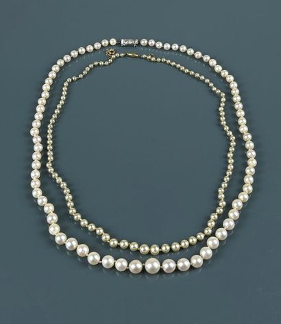 Fallen cultured pearl necklace, 750°/°° white...