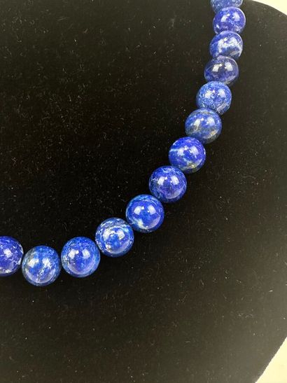 Collier choker de perles de lapis-lazuli...